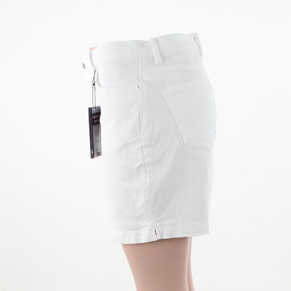 Gloria Vanderbilt Amanda High-Rise Shorts in Vintage White - Picture 4 of 5